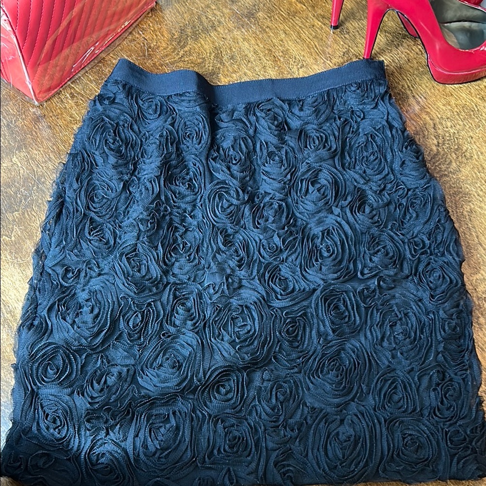 Elegant Black Floral Skirt‎ - Picture 3 of 15
